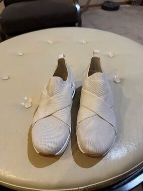 Sketchers Woman’s Sz. 9 Shoes